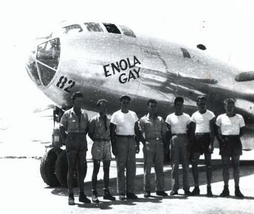 Ground crew with Enola Gay_0.jpg